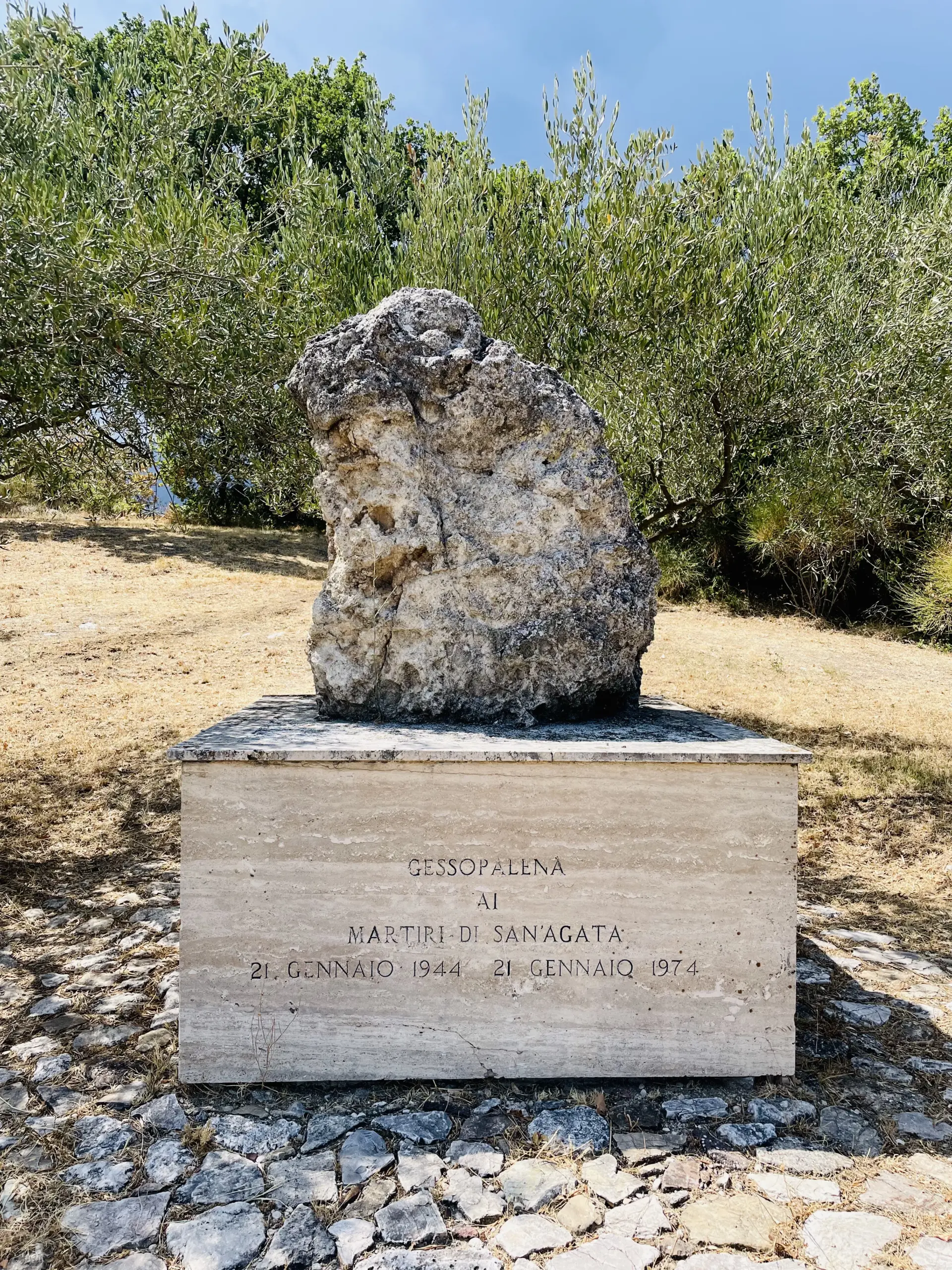 monumento eccidio sant'agata a gessopalena